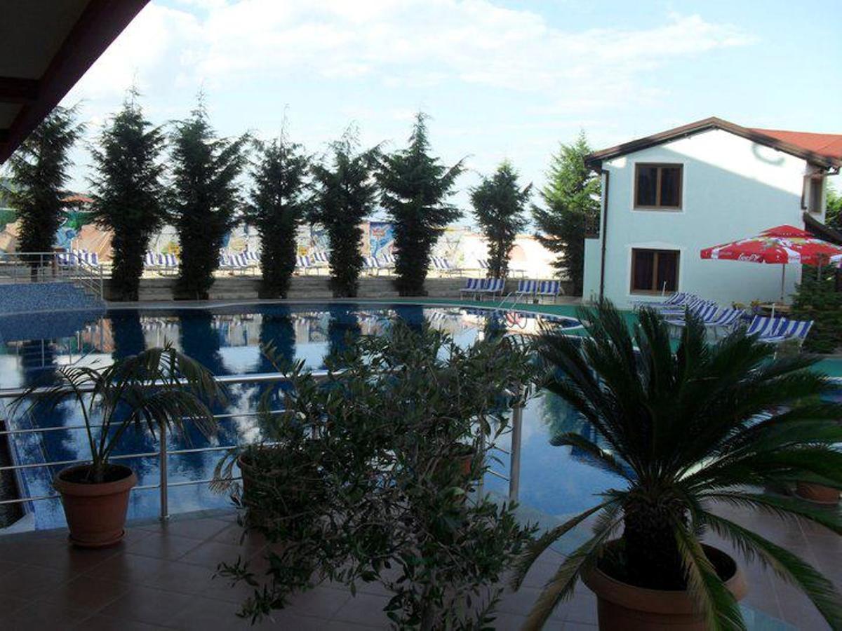 Hotel Lyhnidas Udenisht Exterior photo